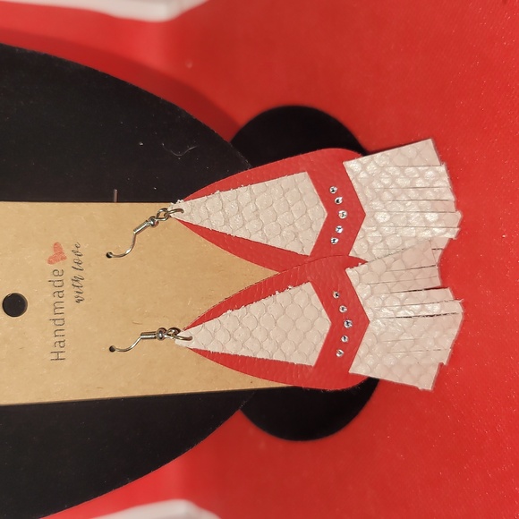 Brand new earrings - Picture 2 of 3